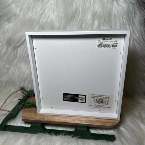 Festive Holiday Decor Set with Wreath and Sign - Picture 5 of 5